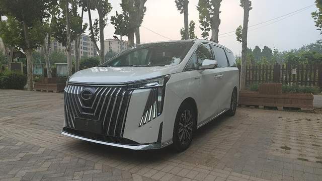 国产高端MPV领军者！试驾传祺新一代M8大师版