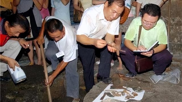 2007年重庆大雨，渣滓洞惊现一个地洞，洞中藏品揭开沉痛革命历史