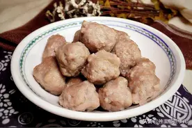 做肉丸子，放料太多难怪不好吃，只需2味料，口感弹牙味道香图片