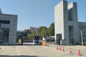 实地探访黄陂的第一所正式大学，位于武湖，周边还没有发展起来图片