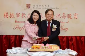 杨振宁被爆病危，回顾一生的功绩与回国的贡献，翁帆要解套了图片