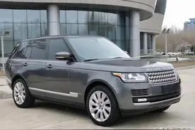 山东小伙花58万买辆揽胜，堵车时看了眼油耗，半天不想说话图片