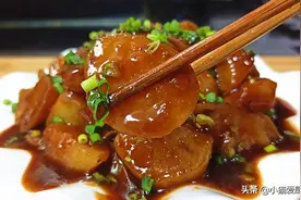 红烧土豆这么做，口感软糯，香气十足，吃着过瘾，拿肉都不换图片