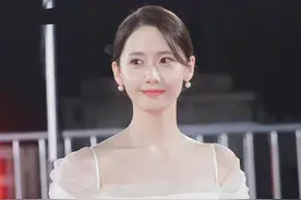 韩国青龙奖看点：林允儿二提影后遗憾失之交臂，红毯翻车被嘲寒酸图片
