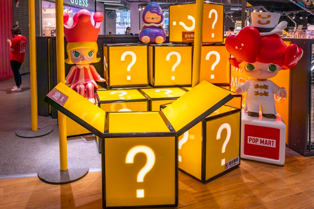 200万集不齐奥特曼卡，中国一亿小学生正在破产？