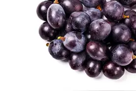 葡萄上的白霜是农药吗？图片