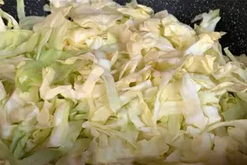 冬天要多吃包菜，教你新吃法，不炒不炖不凉拌，一顿一大锅不够吃图片