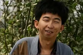 巨兴茂：丑的“奇特”，8年赚来十亿身家，娶高挑娇妻改善基因图片