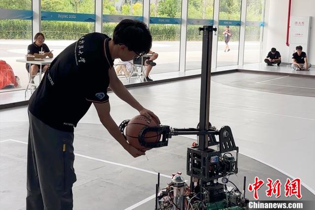 参赛队谈机器人运动会：检验自身、学习交流、共同进步