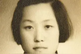 老贫农贪便宜娶2婚女大学生，家务全靠教，8年后才知身份不简单图片