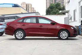 10万内落地的合资车，油耗低空间大，英朗、轩逸和科鲁泽如何选？图片