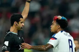 足球的黄牌规则是什么？球员如何获得红牌图片