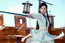 欧阳锋和黄蓉有一个女儿，和他大嫂有一个儿子，小龙女是他亲女儿图片