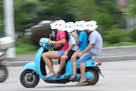 险！3名孩子骑电动车驶过，最大才12岁！图片