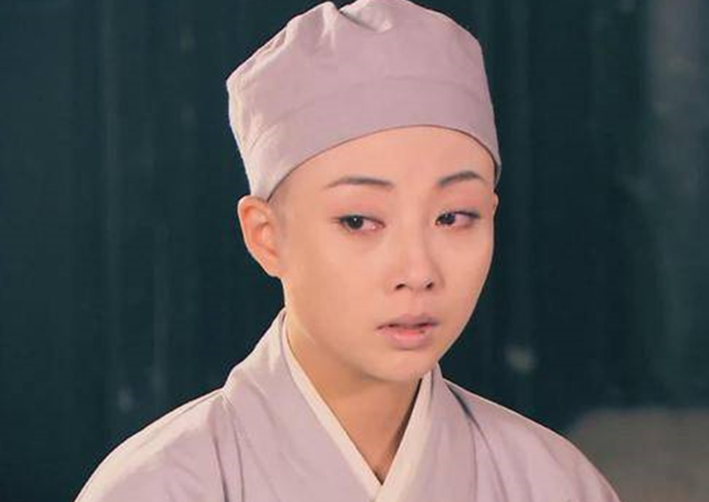 太嚣张！浓妆艳抹、饮酒作乐，五台山美貌“尼姑”何以如此放肆？
