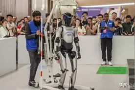 场景创新促进人形机器人发展图片