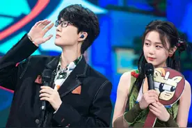 铁树开花“寡王”许嵩恋情曝光！粉丝竟不脱粉：以后犯错写情歌哄图片