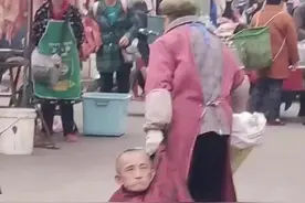 男子经常喝酒不服老婆管教被拖走，网友：能有人管着也是一种幸福 图片