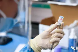 新冠病毒与时俱进，在泰华人同胞们，究竟要不要打这个加强针呢？图片