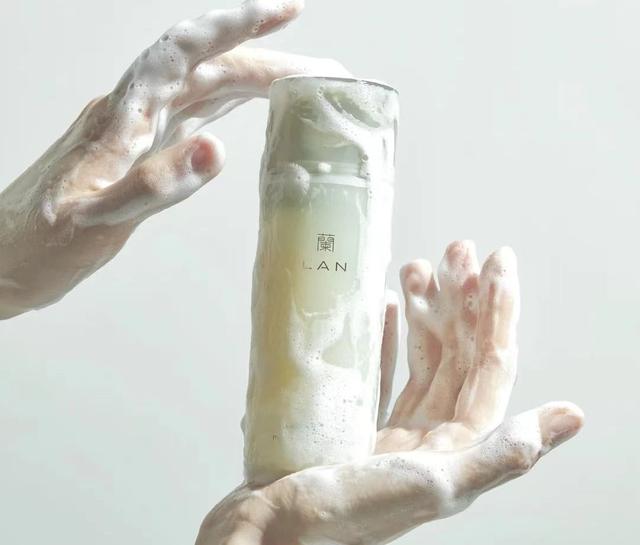 洗面奶不一定非要选贵的，这几款清洁+卸妆一步到位，好用还不贵