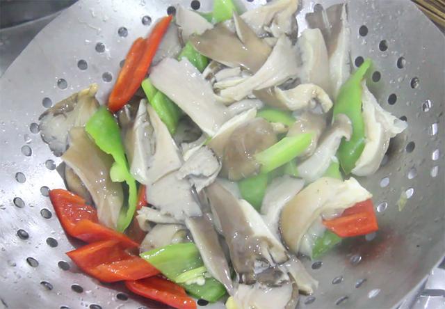 平菇配什么菜最好吃？分享5种不同做法，鲜香美味，顿顿吃光盘