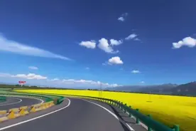 日月轮回千古事，写尽春夏与秋冬。图片