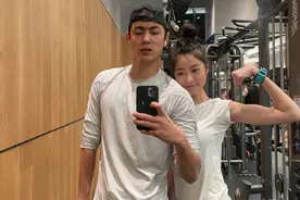纪凌尘正式官宣新恋情！晒女友素颜健身照，对方清纯貌美身材出众图片