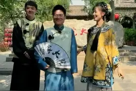 乔家大院董少爷邂逅一段缘，活泼导游秒变翠花，小编催婚董宇辉图片