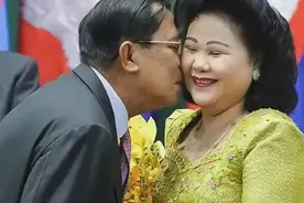 看看洪森这一大家子，人丁兴旺，真是柬埔寨最幸福的家庭！图片