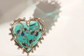 央视主持人居然收藏了这么多Vintage胸针！我最喜欢的还是Trifari图片