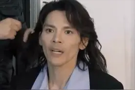 男星暴瘦后也一言难尽，皮包骨，筷子腿，苍老10岁，面相都变了图片