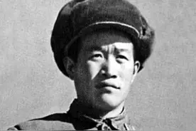 1964年毛主席观看《奇袭白虎团》，指着主演问萧华：确有其人吗？图片