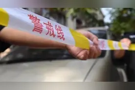 黑龙江一中学体育馆楼顶坍塌，10余人被困图片