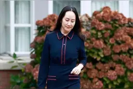 会打扮的女人，对包包的要求更高，看这3款包包，百搭实用还时髦图片