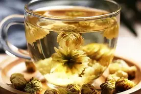 三伏天燥热出汗多，别再心疼钱，多喝3款菊花茶，清凉甘爽好处多图片