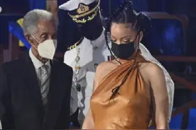 蕾哈娜未婚先孕？知情人爆料与黑人男友传喜讯，强制要助理戒烟酒图片