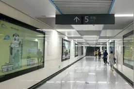 成都地铁开启“省电模式”五天 乘客纷纷表示理解和支持图片