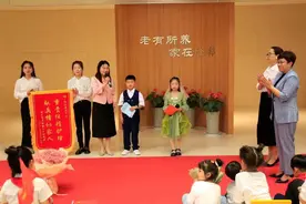 “慧”声敬老·童心会语老少同乐庆“六一”图片