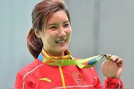 09年“神枪手”杜丽嫁小4岁的庞伟，隔年产子，今儿子被赞好苗子图片