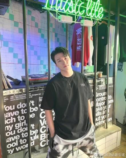 宣美合作氛围感拉满？同一天生日发贴脸照，车贤胜参加相亲访谈？