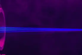 研究人员在30米的距离内实现了无线传输电力图片