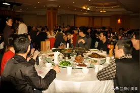 参加酒局，一到你敬酒就“哑火”？学会3句开场白，轻松点燃氛围图片