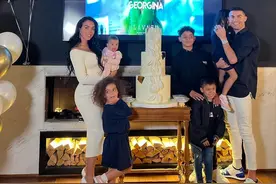 人生赢家!C罗为乔治娜办盛大生日宴,漂亮闺蜜云集,带5娃拍全家福图片