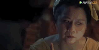 “玉兔精”演大妈，跟年轻小伙抢篮球场，广场舞比赛穿奥特曼战服