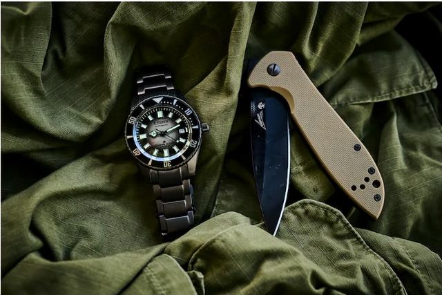 ��Ԫ��λ���¸��ŷ���Ǳˮ����ôѡ��