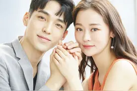 女孩不愿意嫁到山村，禁不住男友的苦苦相求，陪他回家过年心动了图片