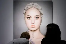 被人称为“女版冷军”的外国美女画家，画女人体逼真精细到变态图片