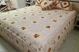 全部用钩针编织的床单，漂亮又时尚，喜欢哪款自己挑图片