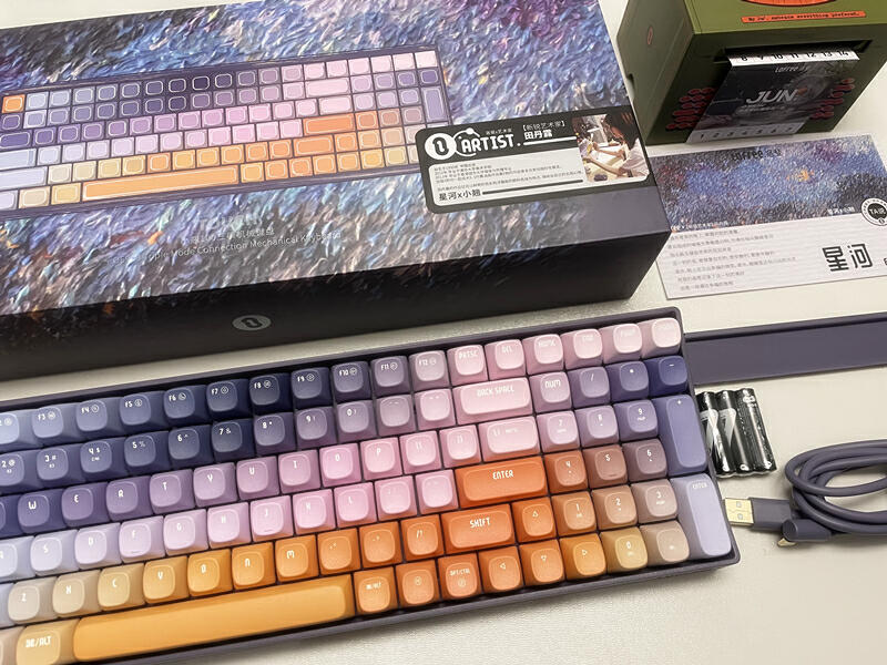 键盘艺术巧联名，氛围俘获你的心，洛斐星河小翘100机械键盘体验