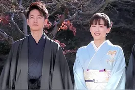 日剧女王绫濑遥闪婚！情定小4岁日剧男神佐藤健图片